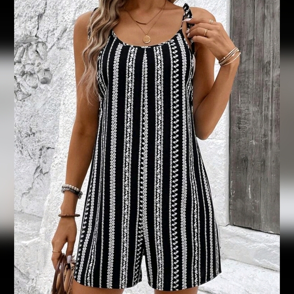 Casual Women's Ditsy Floral Printed Spaghetti Strap Romper - Picture 1 of 4